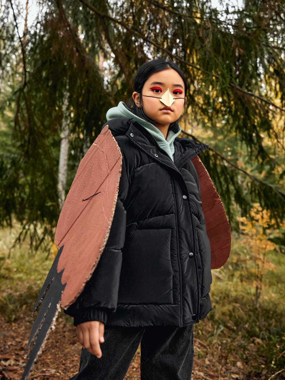 Короткая стеганая куртка с бархатным эффектом для девочек, фото - 1