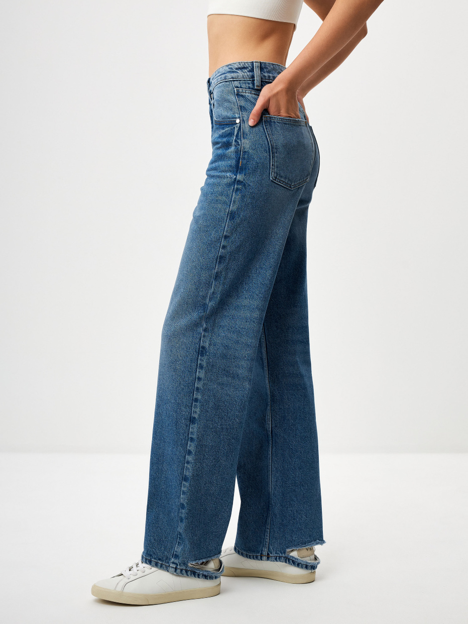 Широкие джинсы с разрывами снизу, фото - 3
