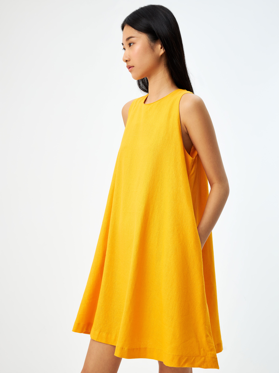 Короткое платье-трапеция из смесового льна цвет: манговый, артикул: 2806010723 – купить в интернет-магазине sela
