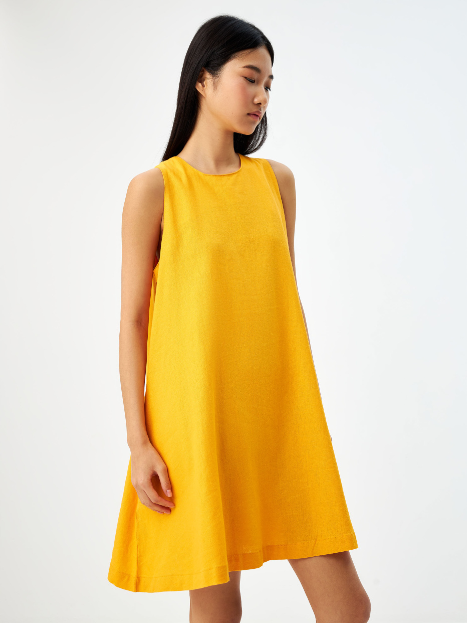 Короткое платье-трапеция из смесового льна цвет: манговый, артикул: 2806010723 – купить в интернет-магазине sela