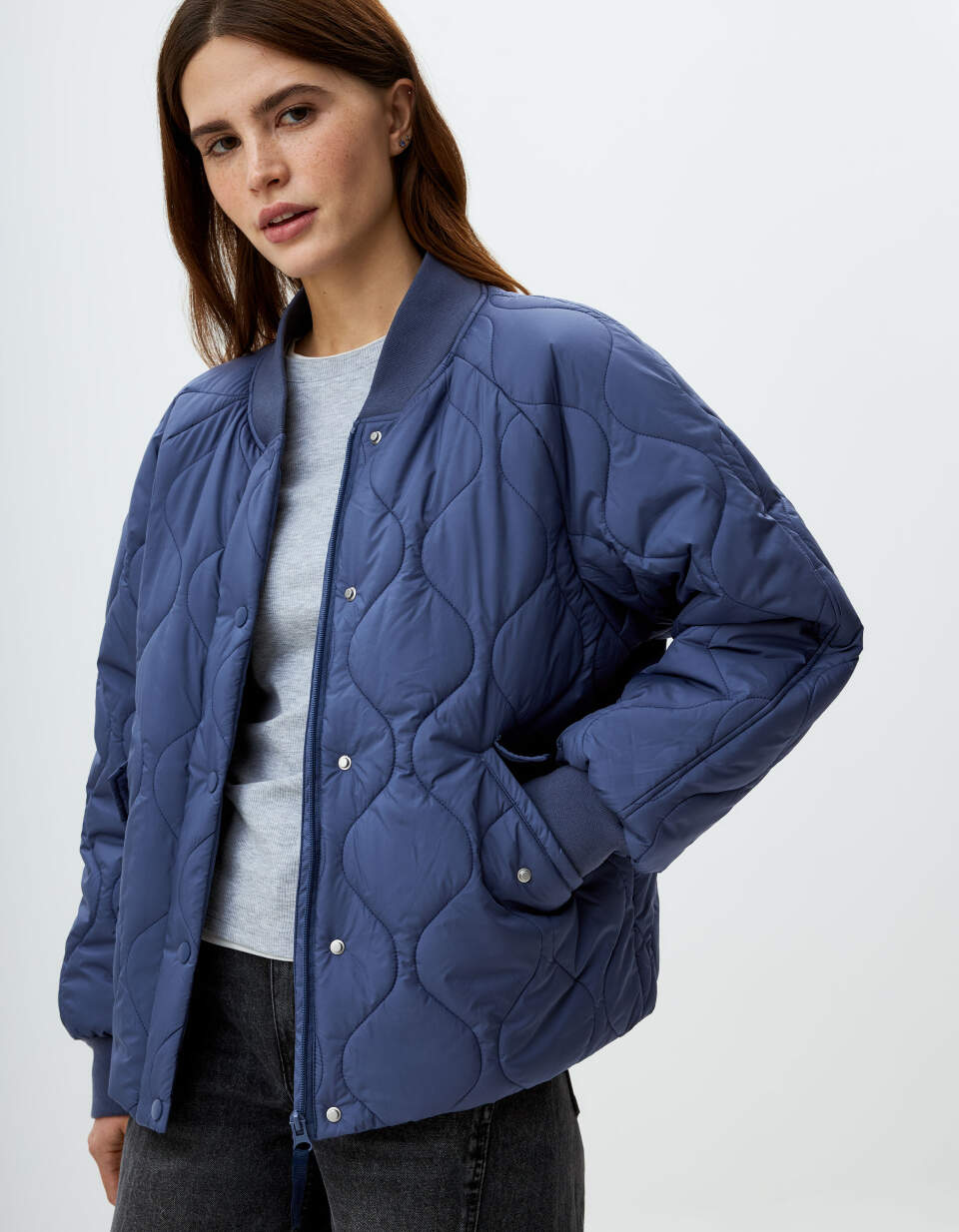 Короткая стеганая куртка куртка стеганая короткая на молнии s синий