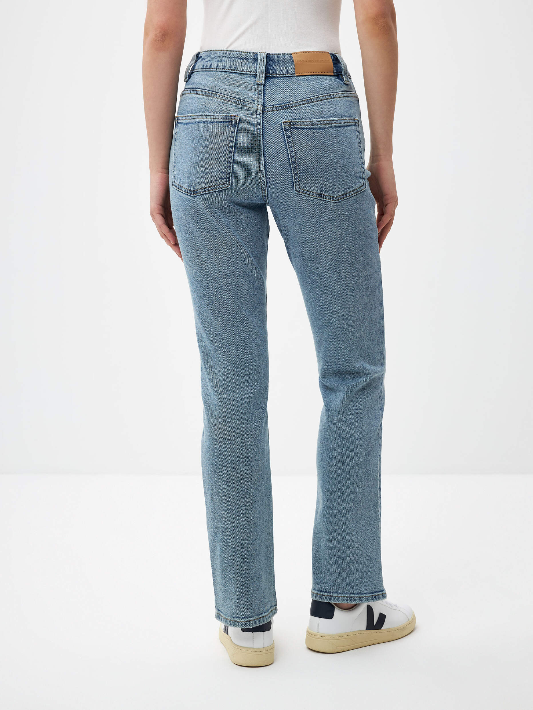 Tapered fit джинсы что это. Джинсы модели regular. Джинсы подъем. Джинсы регуляр женские. Прямые джинсы regular.