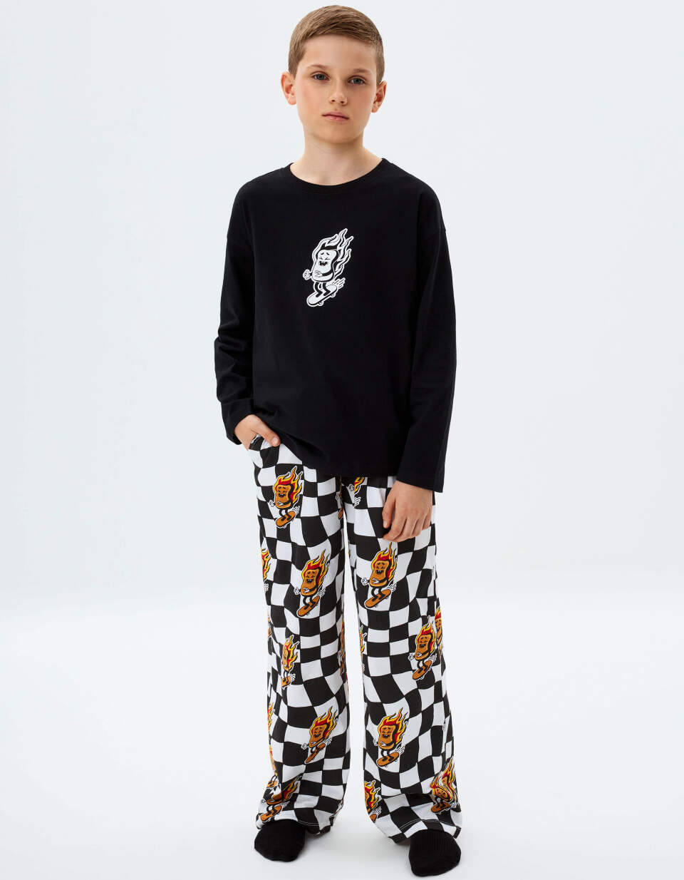 цена Трикотажная пижама с принтом для мальчиков
