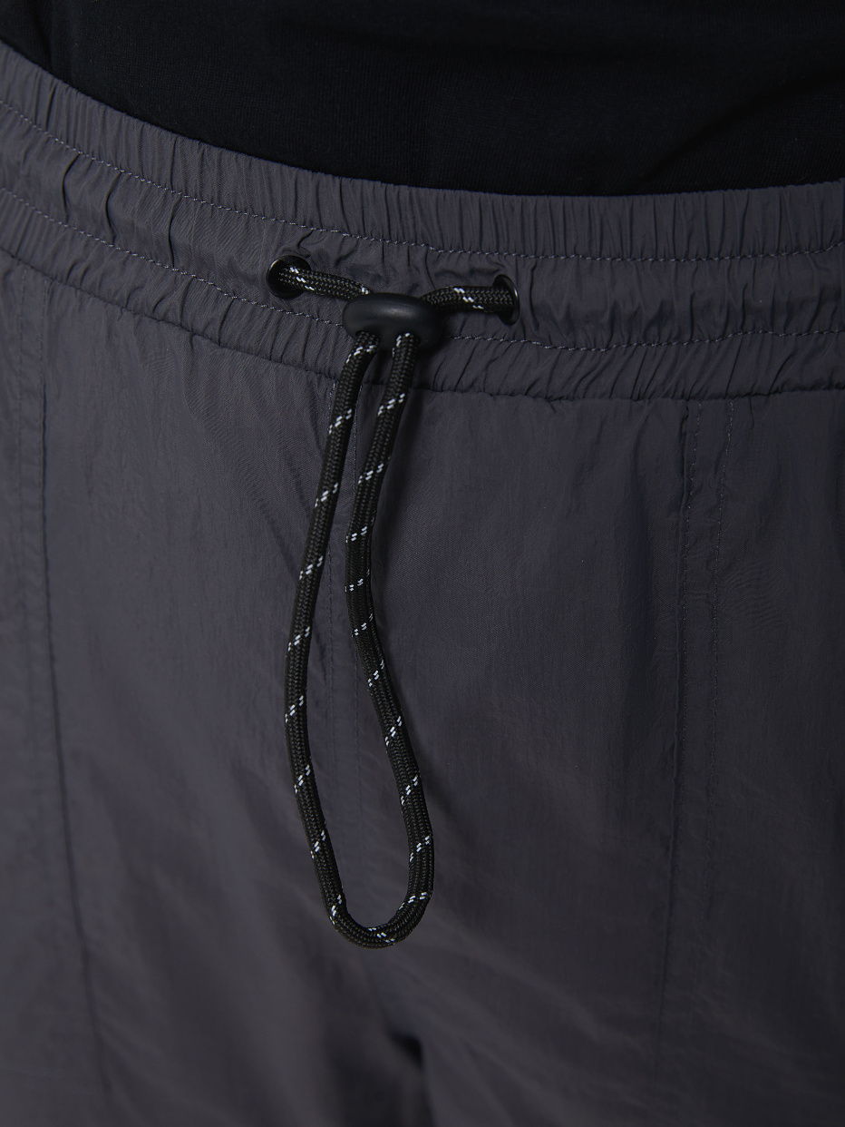 Нейлоновые брюки с накладными карманами, фото - 3