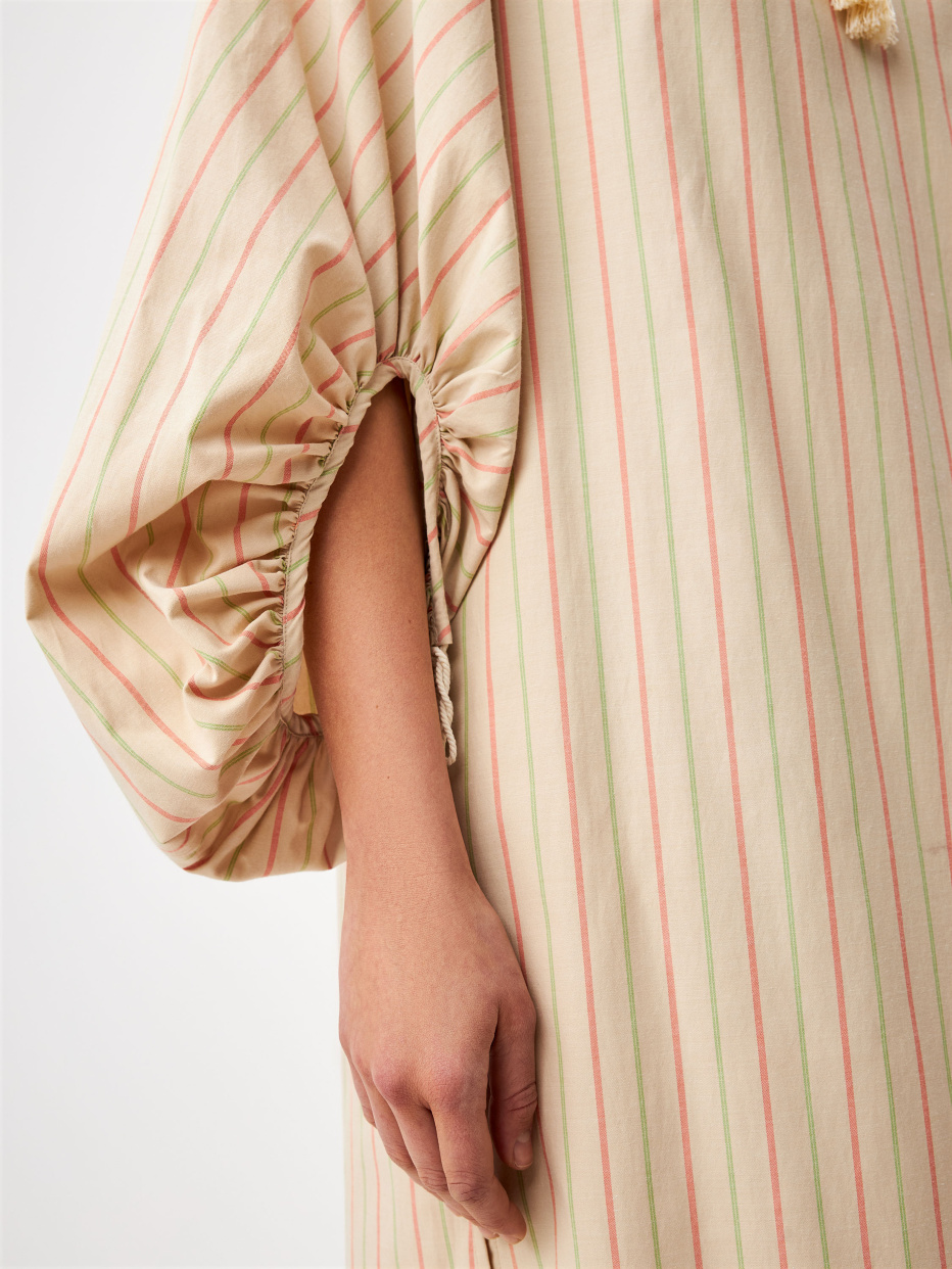 Платье макси в стиле бохо с объемными рукавами, фото - 7