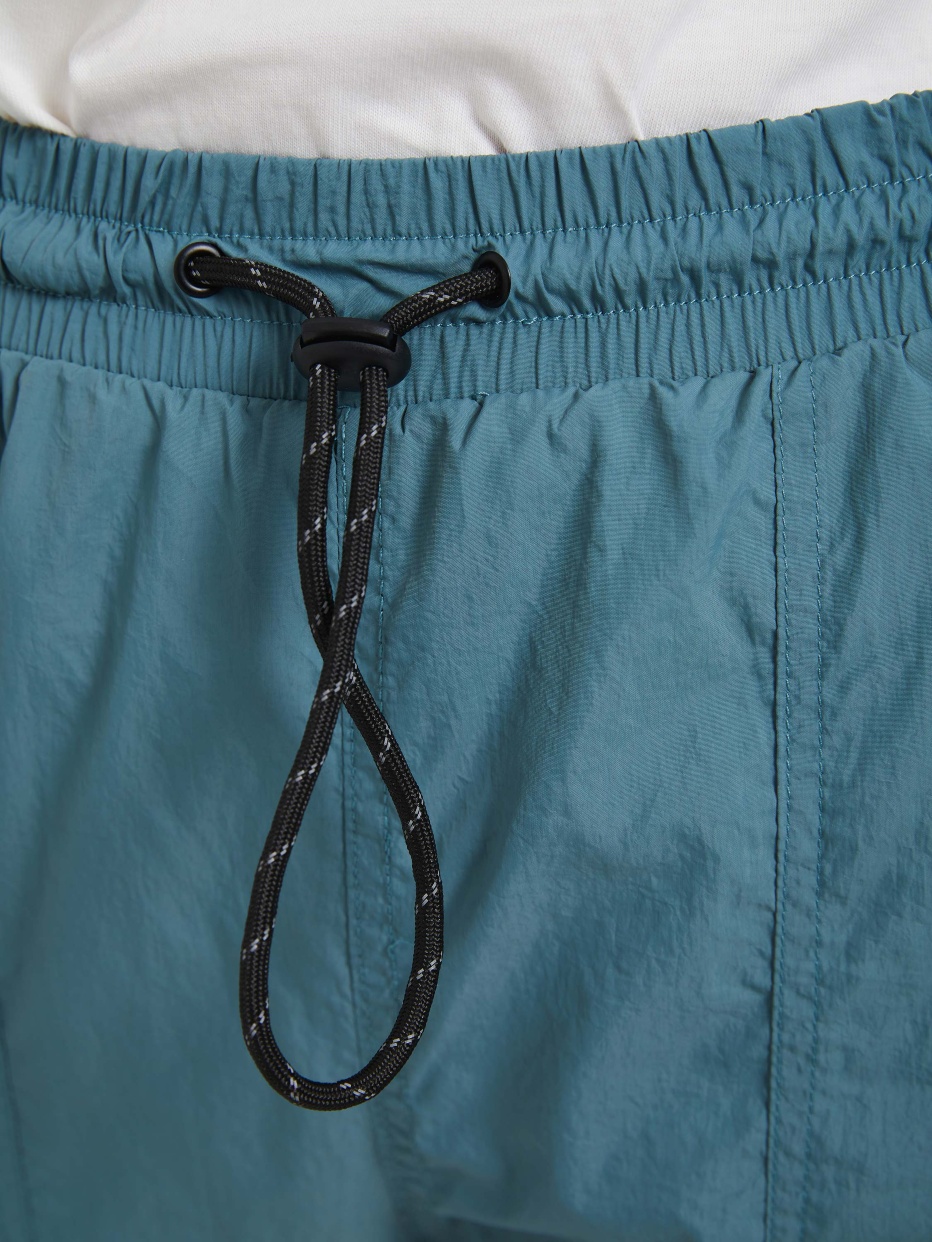 Нейлоновые брюки с накладными карманами, фото - 5