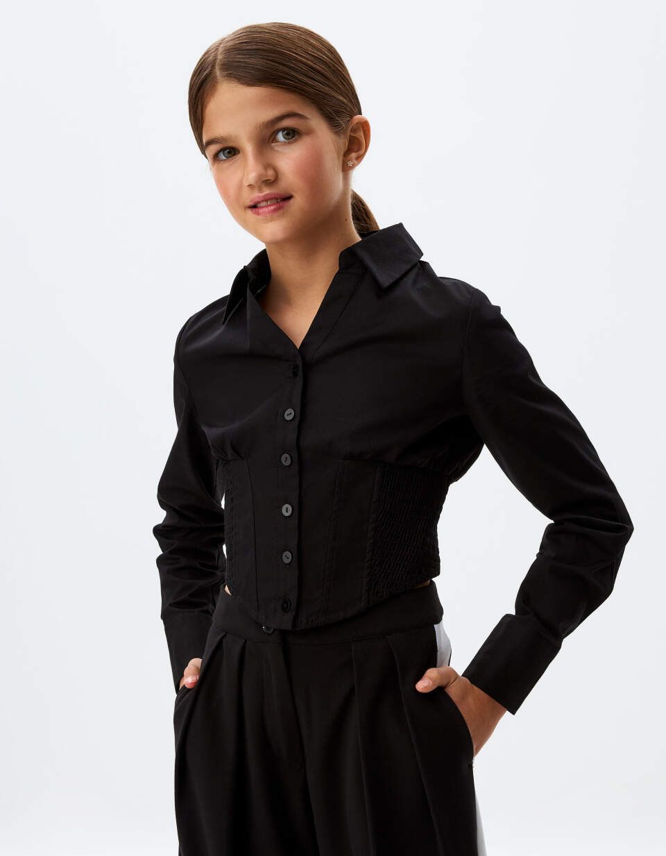 цена Укороченная приталенная блузка для девочек
