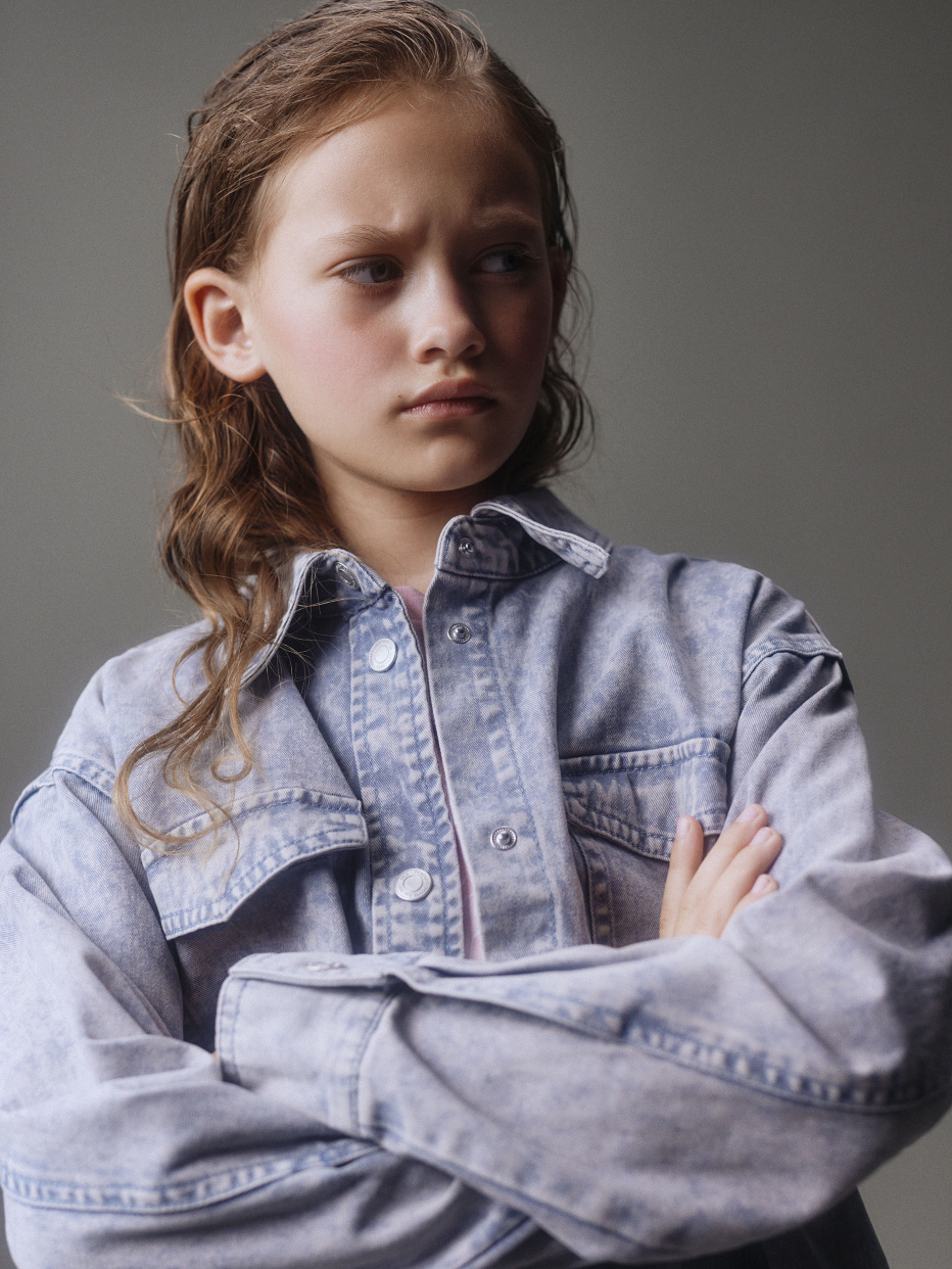 Джинсовая рубашка с кислотной стиркой для девочек, фото - 1