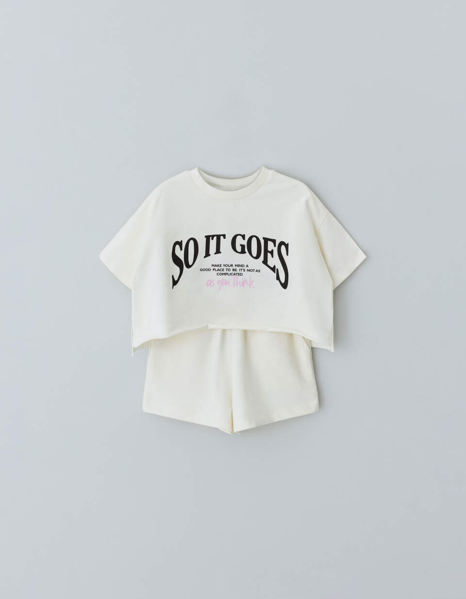 Комплект из футболки и шорт для девочек